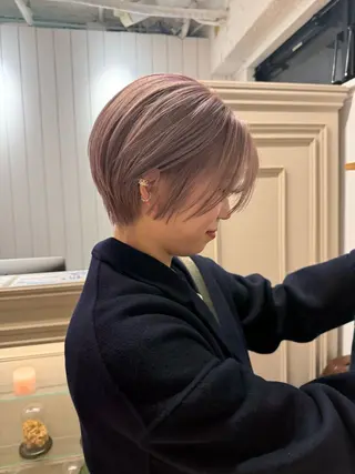 ショート カラー ミルクティー× グレージュMOMOのヘアスタイル