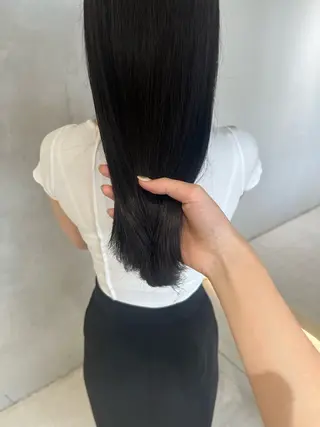 ロング effect横浜所属・切りっぱなしボブ/ 艶カラー/綾莉のヘアスタイル
