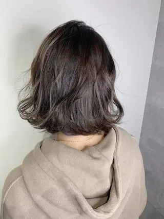 ミディアム ＿WHITE鳳店 アンダーバーホワイトのヘアスタイル