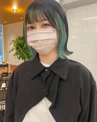 ショート カラー センターパート/ 暖色カラーayuのヘアスタイル