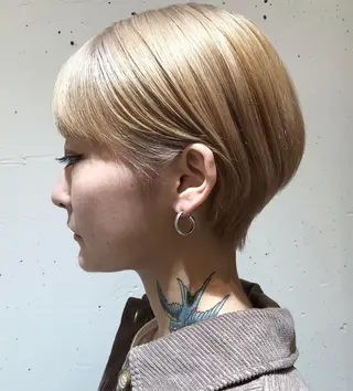 ショート カラー THE DAY所属・AKI HASHIMOTOのヘアスタイル