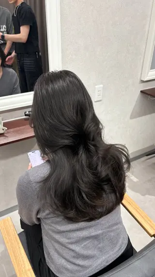 セミロング VIEW YOKOHAMA所属・透明感カラー ／kana‎🤍のヘアスタイル