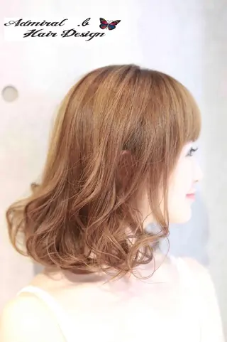 ミディアム カラー アドミラルYoshi oのヘアスタイル