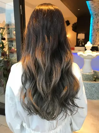 ロング haretoki 髪質改善サロンのヘアスタイル