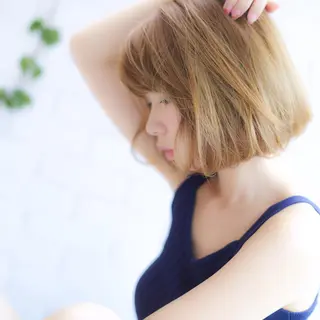 ミディアム THE DAY所属・AKI HASHIMOTOのヘアスタイル