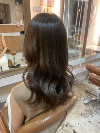 ロング タツキ／レイヤー／ パーマ／艶カラーのヘアスタイル