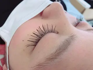 マツエク・マツパ 🤎ベージュカラー 🐶メンズパーマのヘアスタイル