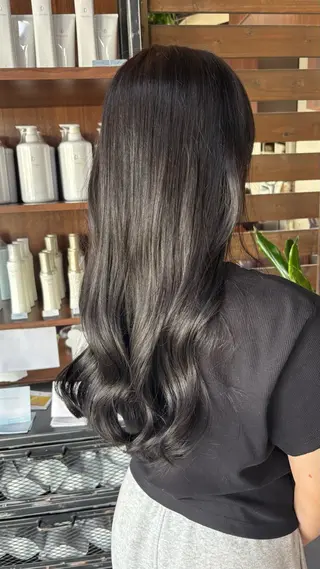 ロング カラー 石川 明歌音のヘアスタイル