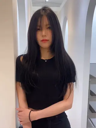 セミロング 韓国🇰🇷レイヤー 似合わせ顔まわりのヘアスタイル