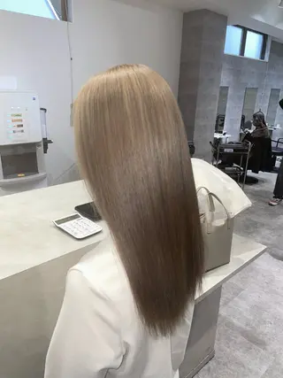 セミロング カラー _WHITE難波店【アンダーバーホワイト】所属・鬼塚脇 一輝のヘアスタイル