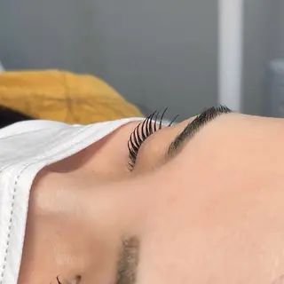 マツエク・マツパ feliz eyelash所属・おざき ゆきののマツエク・マツパデザイン