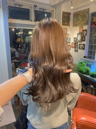 セミロング カラー ヤスザトアヤノ ／レイヤー／オリーブのヘアスタイル