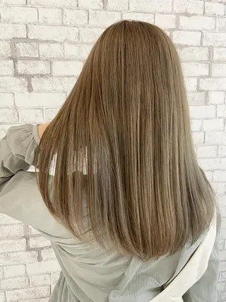 ロング 西澤 咲輝のヘアスタイル