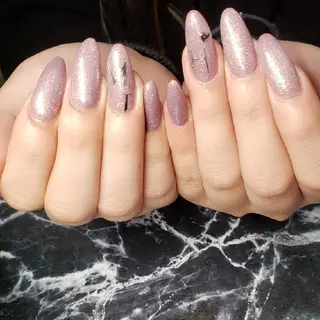 ミディアム ネイル クロキ 。のネイルデザイン