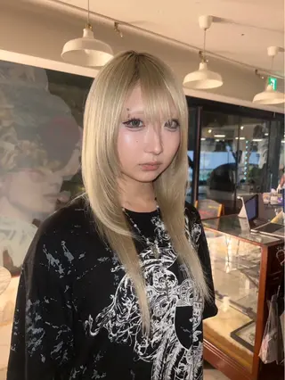 ロング AIRA/ブリーチ ‪/透明感カラーのヘアスタイル