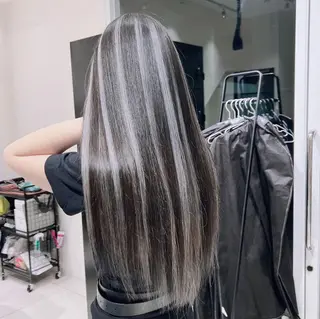 ロング カラー オフホワイトアンドなんば所属・福西 洋斗のヘアスタイル