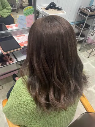 カラー ストレート/ブリーチ 金井 　歩美のヘアスタイル