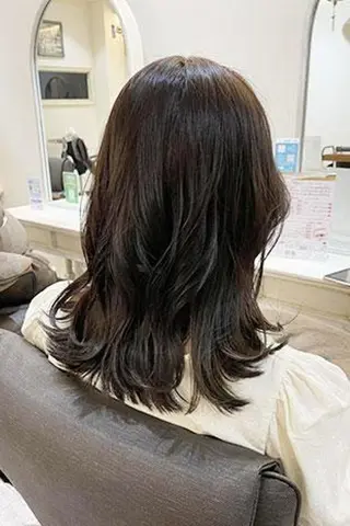 ミディアム カラー 艶カラー／ レイヤー／栄／あやかのヘアスタイル