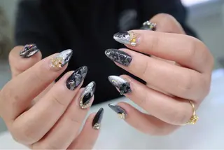 ミディアム ネイル Kaka Nailsのネイルデザイン