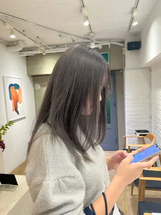 セミロング こだわりのレイヤー /透明感カラーのヘアスタイル