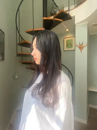 ロング atelier doux dimanche（アトリエ・ドゥー・ディマンシュ）所属・Fukamiレイヤー 透明感カラーのヘアスタイル