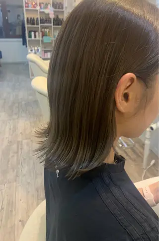 ミディアム roussy.所属・sachina （サチナ）のヘアスタイル