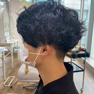 ショート パーマ メンズ 大場 優のヘアスタイル
