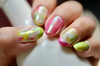 ネイル ママリンド　志村坂上店所属・しみ えんのネイルデザイン