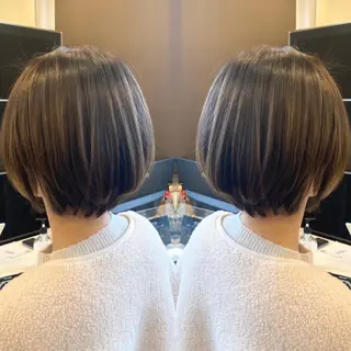 ショート カラー 岩﨑 智穂のヘアスタイル