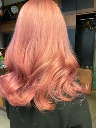 セミロング assort tokyo所属・Hiyo 海外レイヤーカットのヘアスタイル