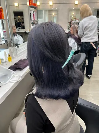 ミディアム 寒色＆ブリーチ特化 寒色MiOのヘアスタイル