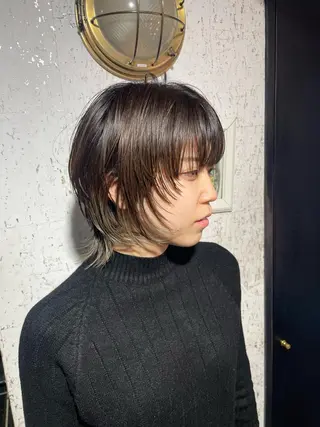 ショート カラー 🫧顔周りレイヤー/ ウルフ/縮毛/白倉のヘアスタイル