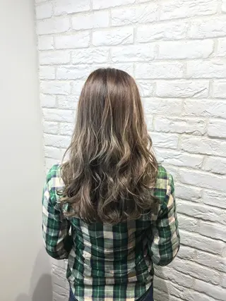 ロング カラー UMEDA FIGAROのヘアスタイル