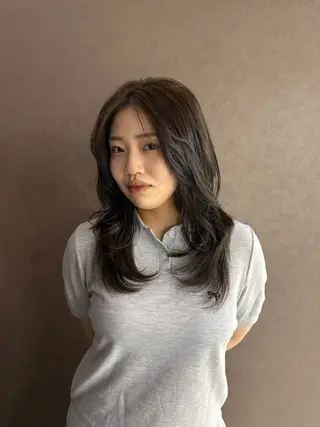 カラー 寺崎 由衣のヘアスタイル