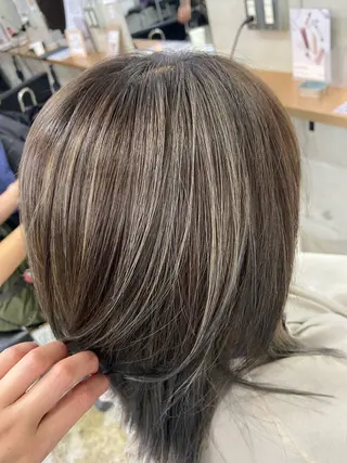 ミディアム カラー 安住 日花のヘアスタイル