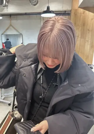 ショート カラー ハイトーンボブ 前田 表参道　グレージュのヘアスタイル