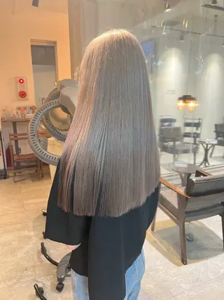 ロング カラー 🩶ブリーチ/ レイヤー🩶フミカのヘアスタイル