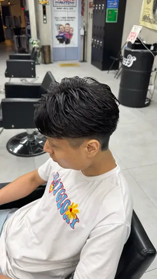 ショート パーマ メンズ Buzzy 大畠　慎三郎のヘアスタイル