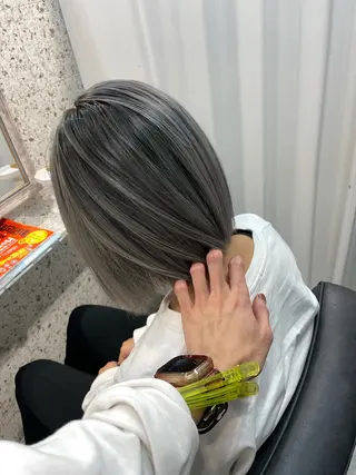 ミディアム 有人/バレイヤージュ /シャドールーツのヘアスタイル