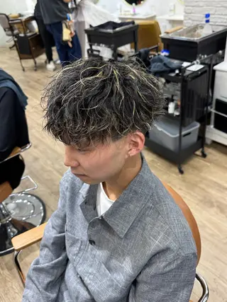 ミディアム カラー パーマ メンズ メンズカット/ レベッカ 髙下 幹大のヘアスタイル