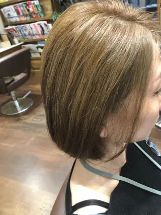 ショート カラー DEE okazakiのヘアスタイル