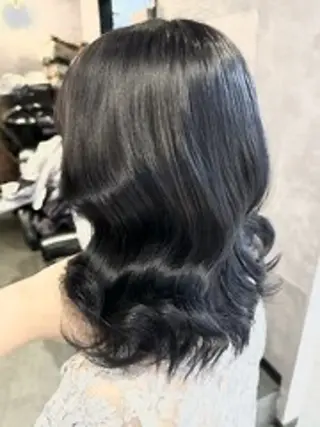 セミロング カラー elu あやね‎🤍🫧のヘアスタイル