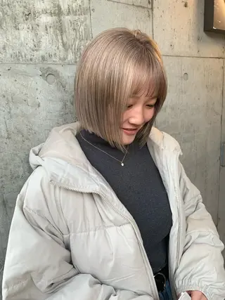 ショート カラー ミルクティーベージュ ブリーチ　店長　清水のヘアスタイル
