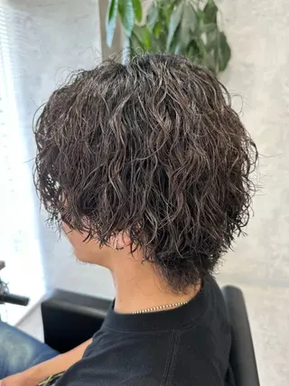 ミディアム パーマ メンズ ユウ🪄 パーマ指名No1のヘアスタイル