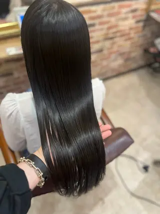 ロング 飯星慧斗 /ブリーチ、縮毛矯正のヘアスタイル