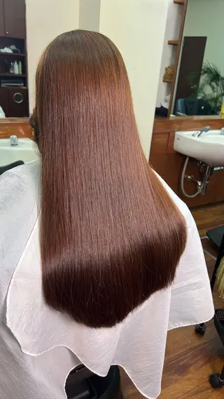 ロング コウ チホウのヘアスタイル