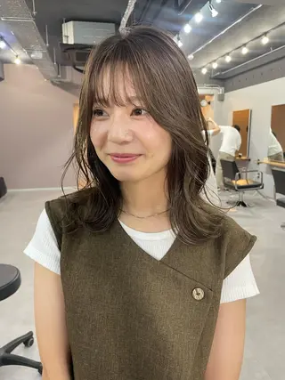 ミディアム 倉辻 香奈子のヘアスタイル