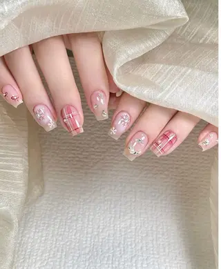 ネイル ラッキーネイルサロン西川口東口店所属・山田 由奈のネイルデザイン