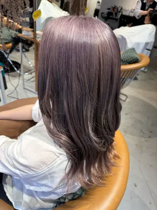 ロング 井手上 陽菜のヘアスタイル