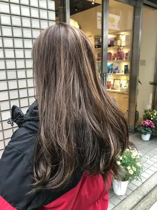 ロング カラー 伊東 彩花のヘアスタイル